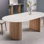 Oval spisbord i kompositt