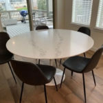 Rundt spidebord i kompositt